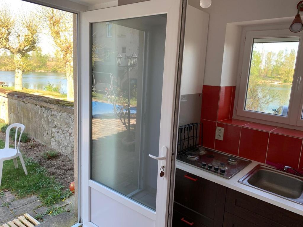 Gite De La Tour Saint-Pierre-de-Boeuf Екстериор снимка