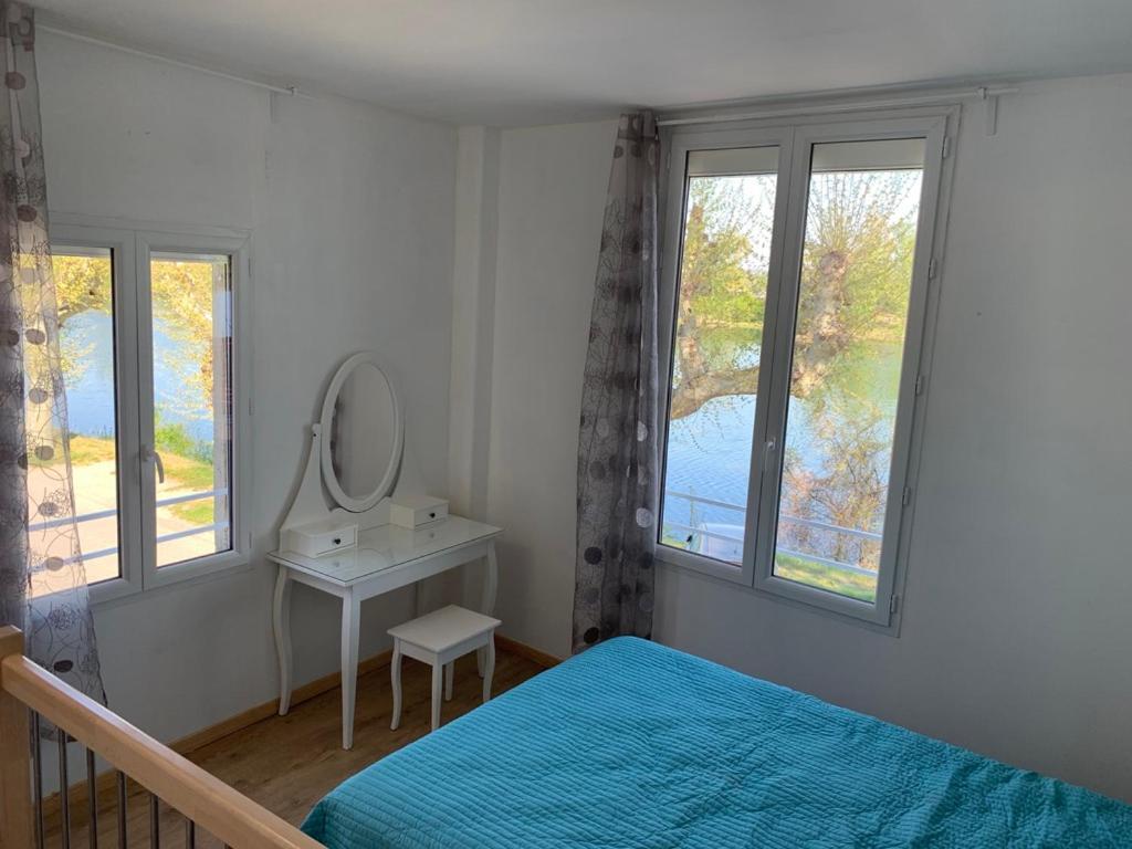 Gite De La Tour Saint-Pierre-de-Boeuf Екстериор снимка